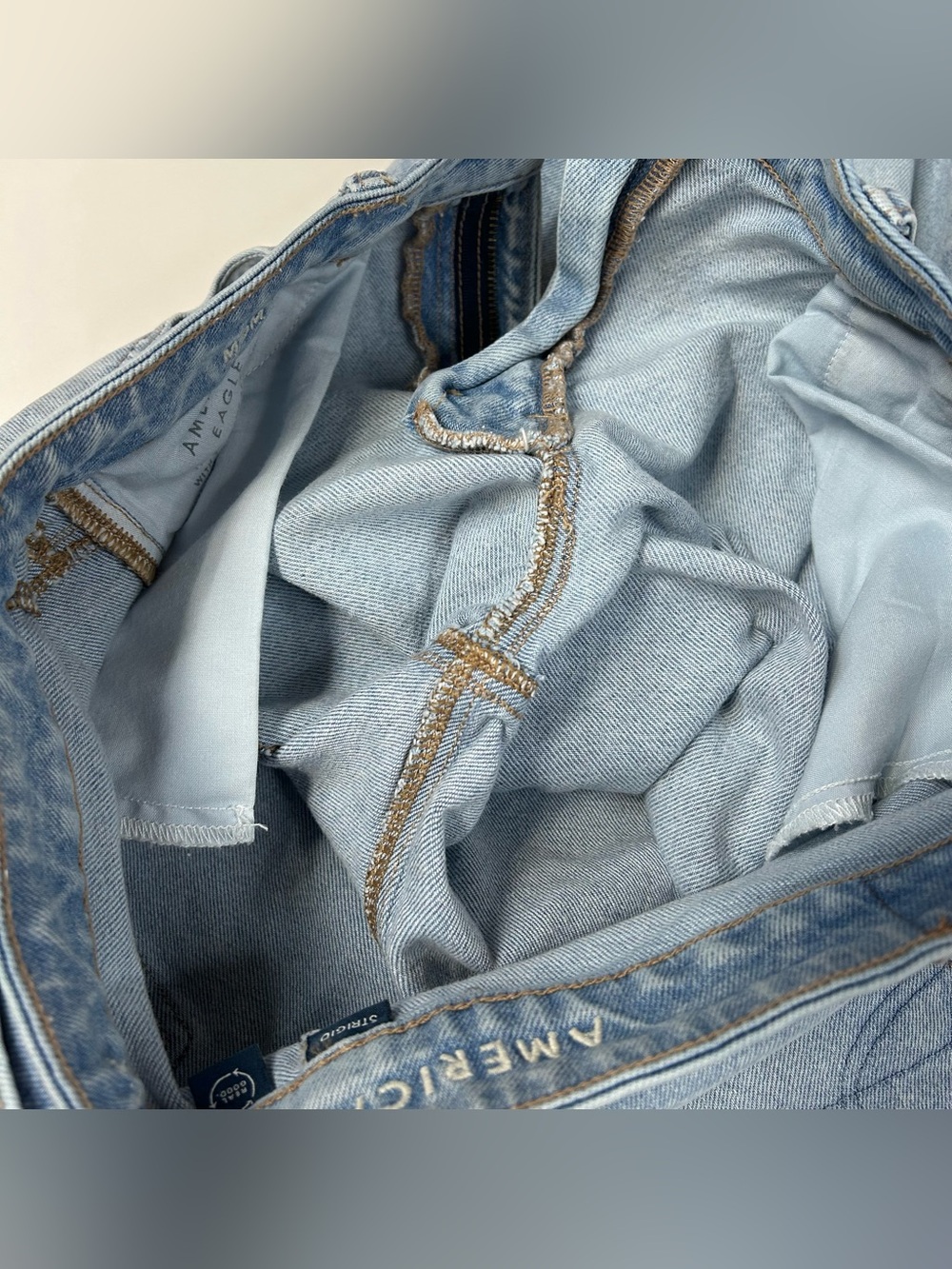 American Eagle Women’s Size 6 LONG Mom Jean Light Wash Denim Strigid Blue #1509 - Picture 3 of 11